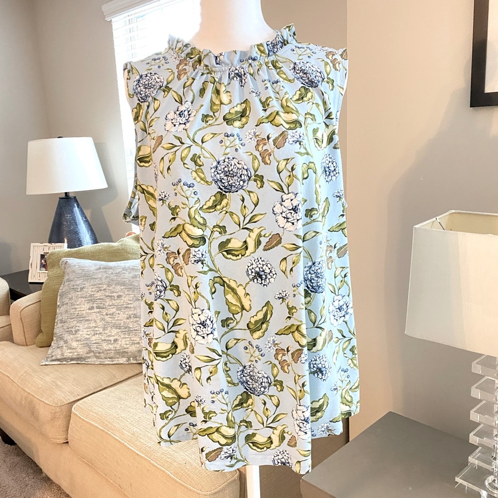 Ann Taylor Blue Floral On-Trend Sleeveless Top. XL